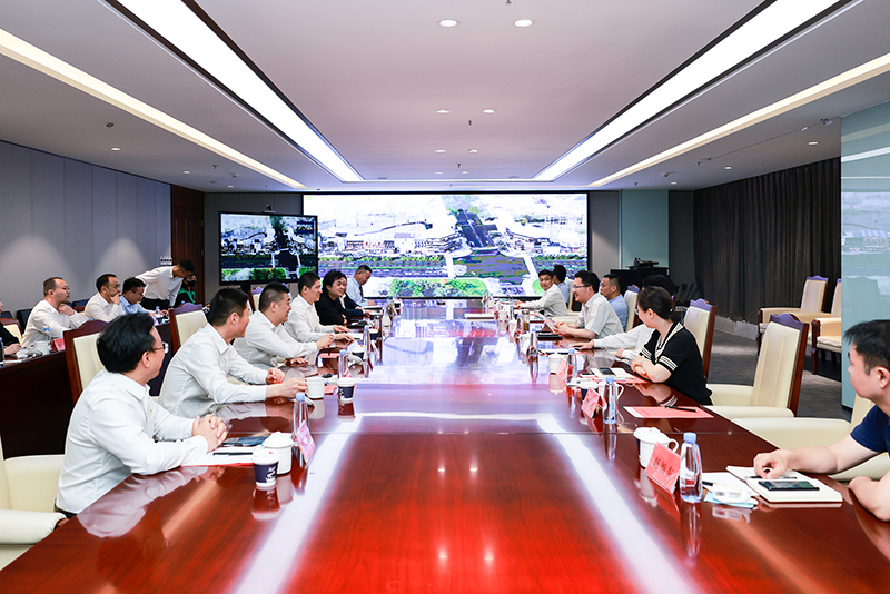 合肥市蜀山區(qū)委副書記、區(qū)長楊森一行深入新華控股集團調(diào)研指導！