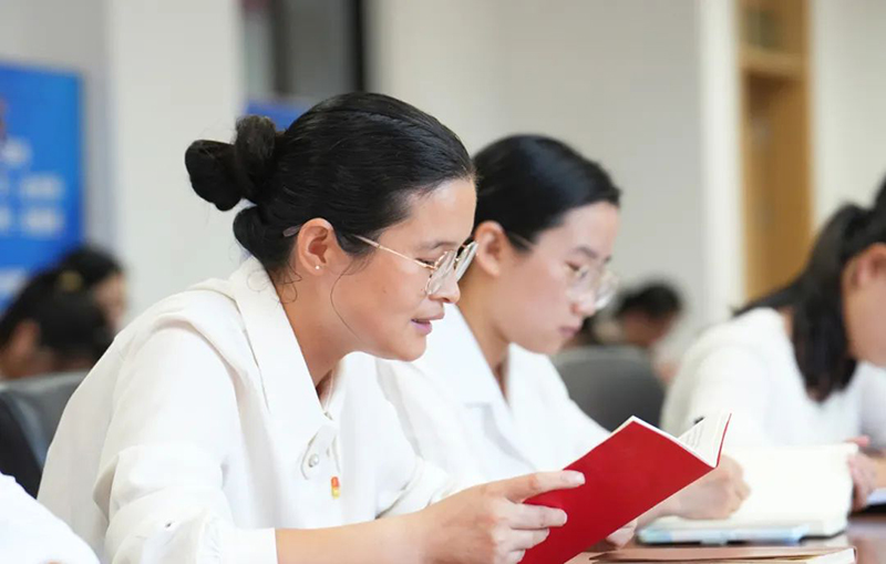 新華高級(jí)中學(xué)全體黨員大會(huì)